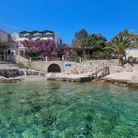 Apartmani Ruzica Zastražišće Exterior foto