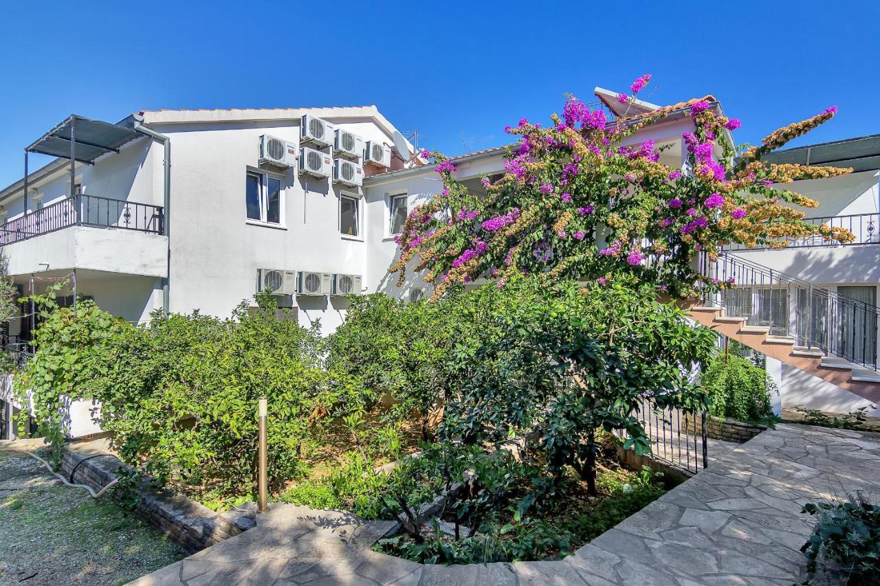 Apartmani Ruzica Zastražišće Exterior foto