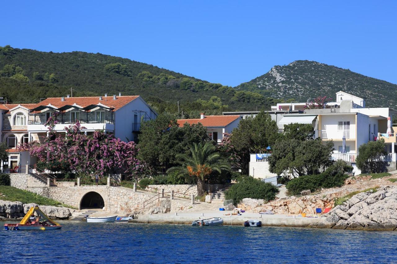 Apartmani Ruzica Zastražišće Exterior foto